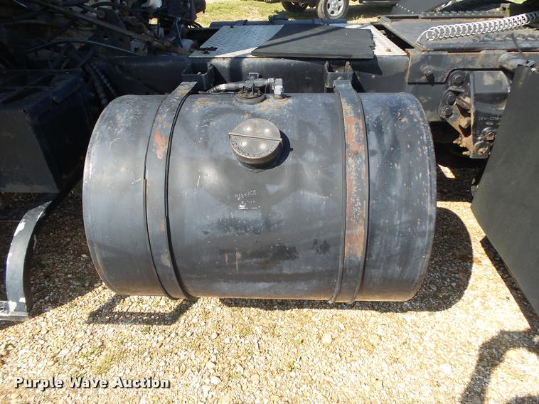 image for item DA2733 1989 Ford 900 semi truck