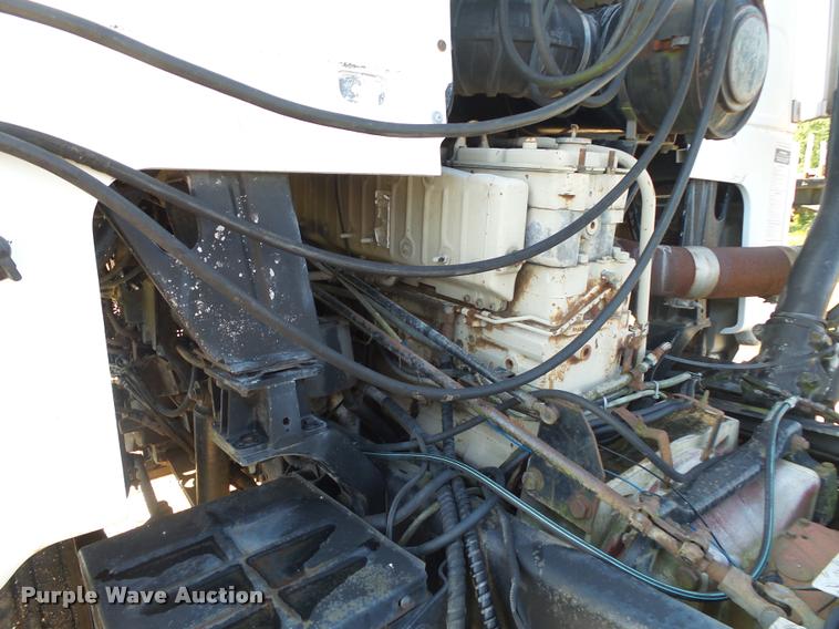 image for item DA2733 1989 Ford 900 semi truck