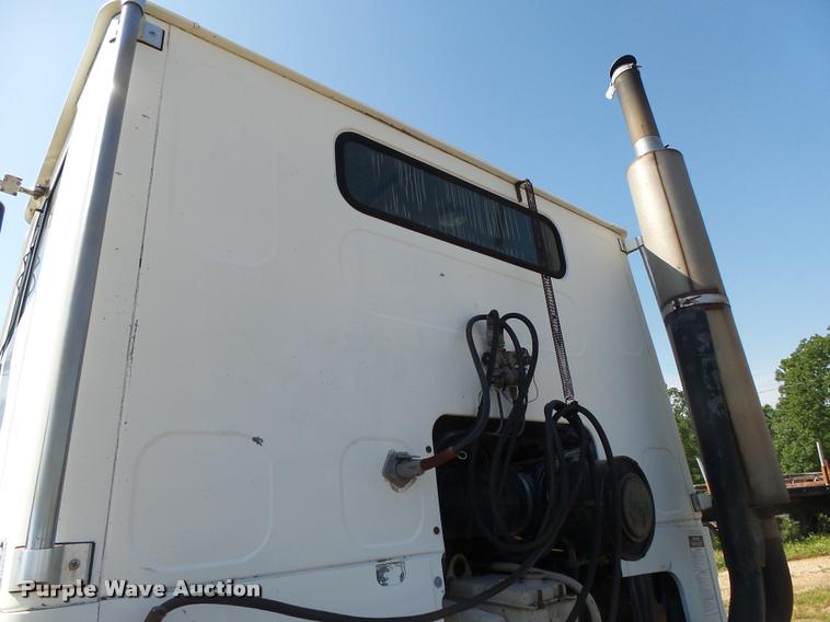 image for item DA2733 1989 Ford 900 semi truck