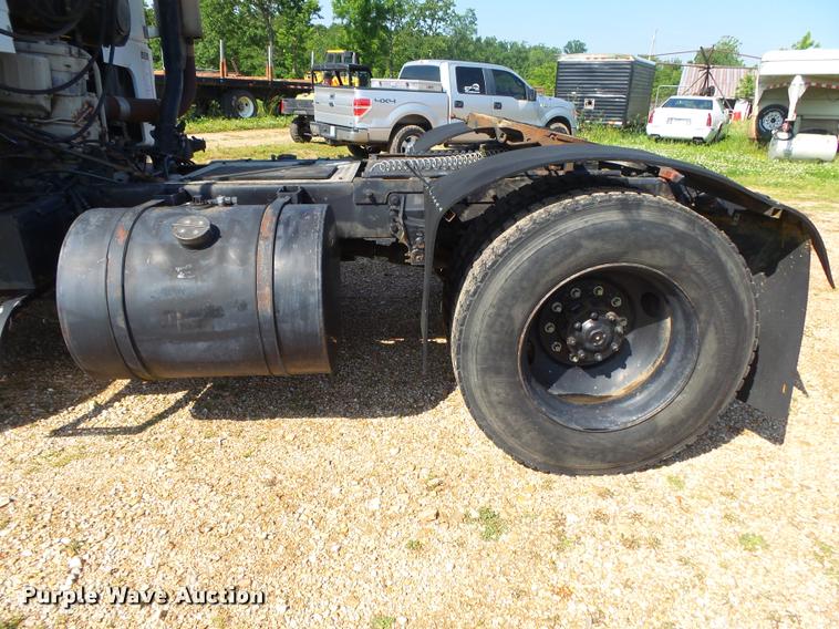 image for item DA2733 1989 Ford 900 semi truck