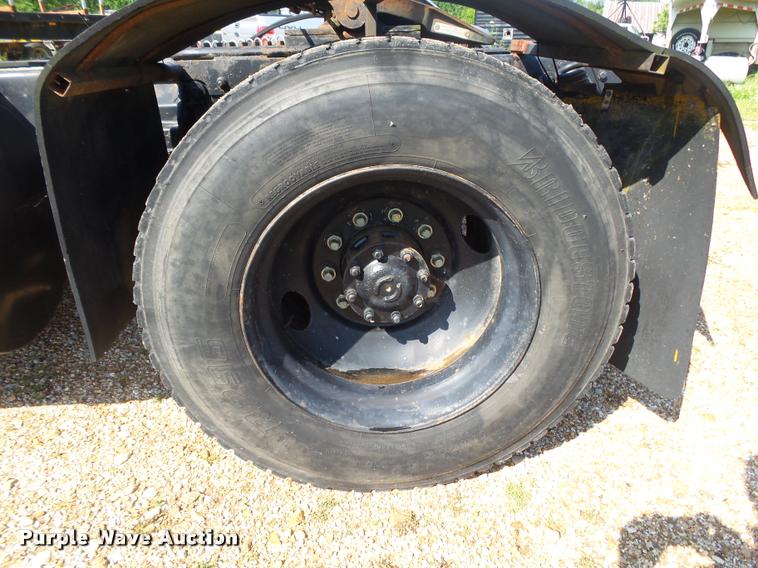 image for item DA2733 1989 Ford 900 semi truck