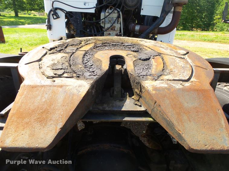 image for item DA2733 1989 Ford 900 semi truck