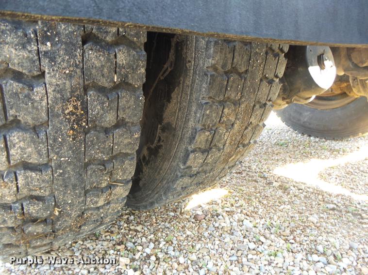 image for item DA2733 1989 Ford 900 semi truck