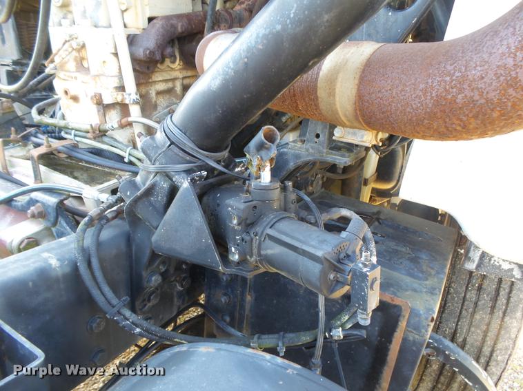 image for item DA2733 1989 Ford 900 semi truck