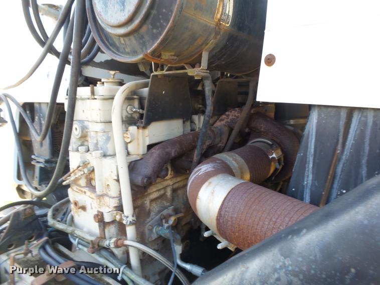 image for item DA2733 1989 Ford 900 semi truck