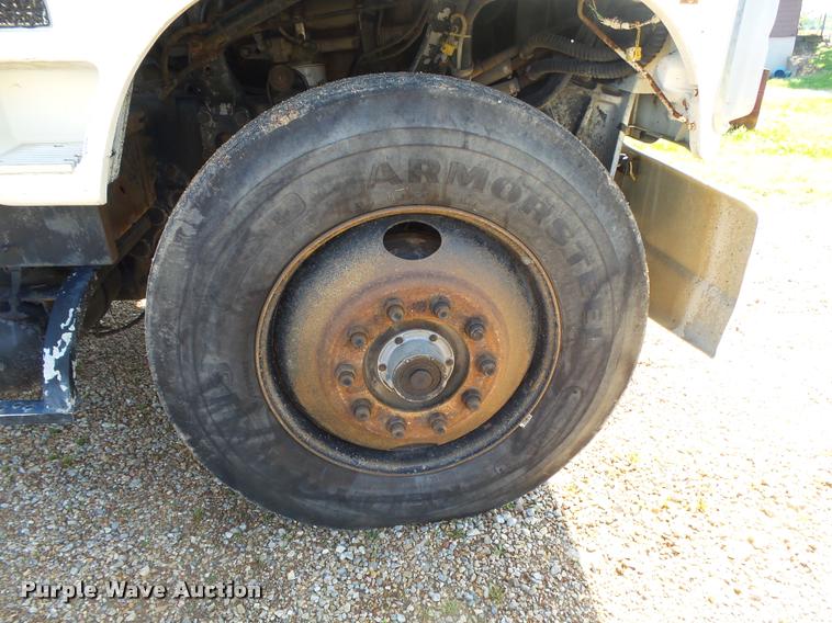 image for item DA2733 1989 Ford 900 semi truck