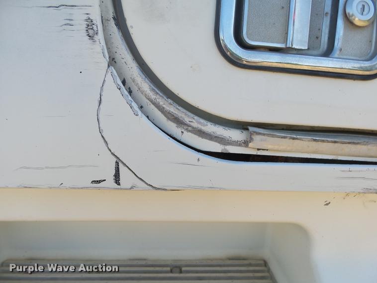 image for item DA2733 1989 Ford 900 semi truck