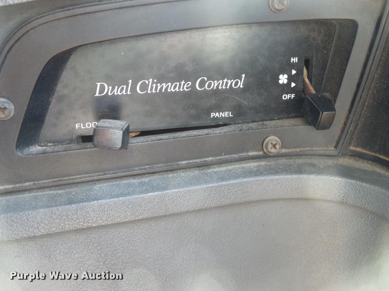 image for item DA2733 1989 Ford 900 semi truck