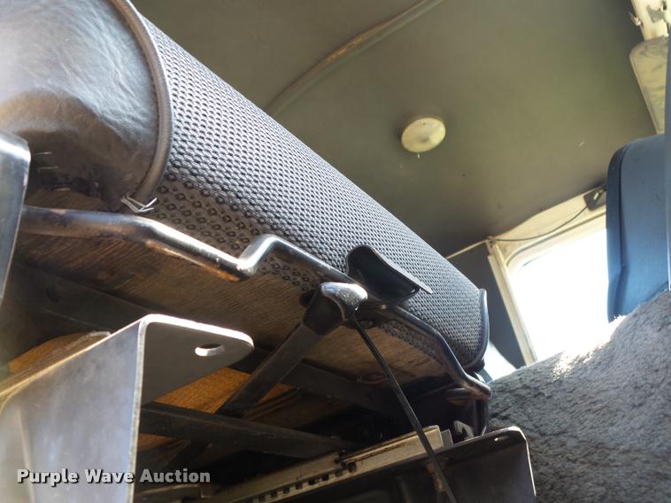 image for item DA2733 1989 Ford 900 semi truck