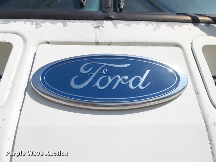 image for item DA2733 1989 Ford 900 semi truck