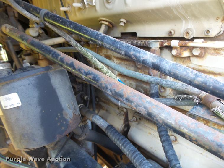 image for item DA2733 1989 Ford 900 semi truck