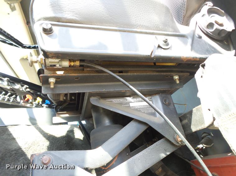 image for item DA2733 1989 Ford 900 semi truck