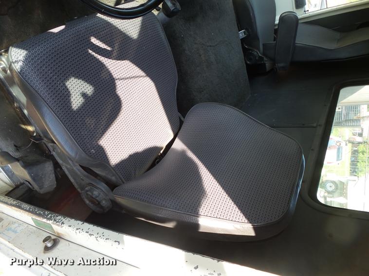 image for item DA2733 1989 Ford 900 semi truck