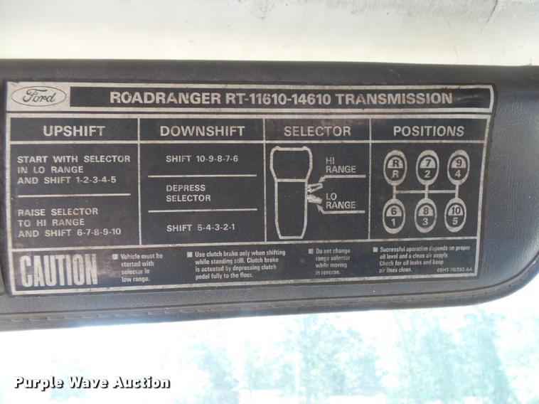 image for item DA2733 1989 Ford 900 semi truck