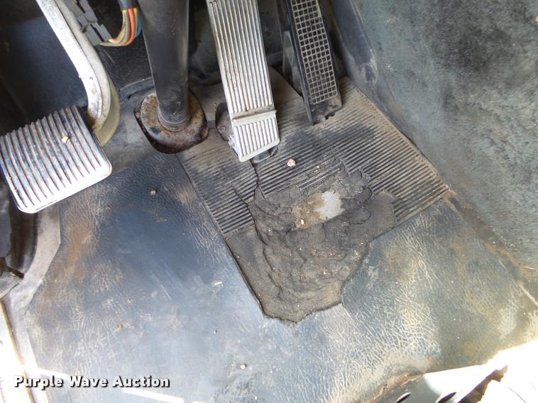 image for item DA2733 1989 Ford 900 semi truck