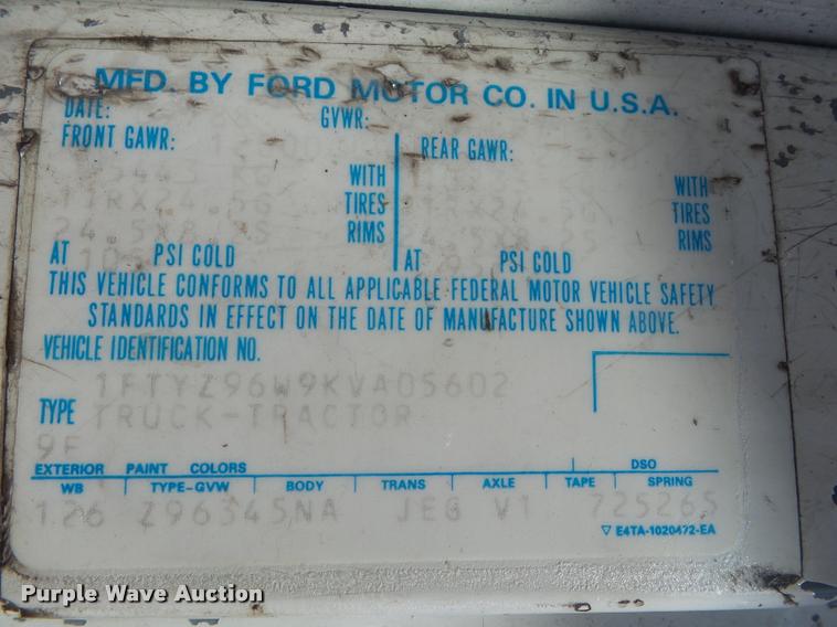 image for item DA2733 1989 Ford 900 semi truck