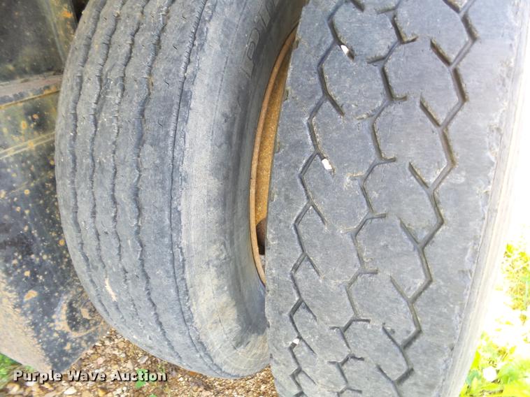 image for item DA2734 1988 Great Dane flatbed trailer