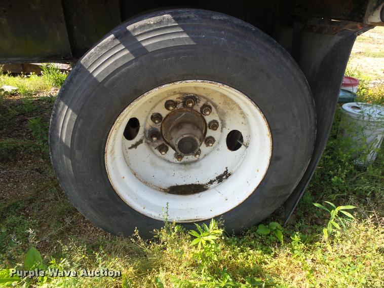 image for item DA2734 1988 Great Dane flatbed trailer