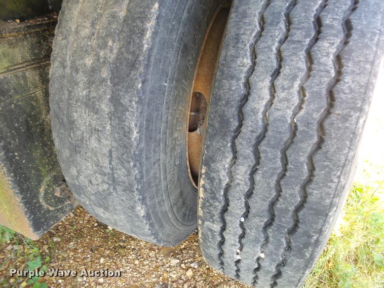 image for item DA2734 1988 Great Dane flatbed trailer