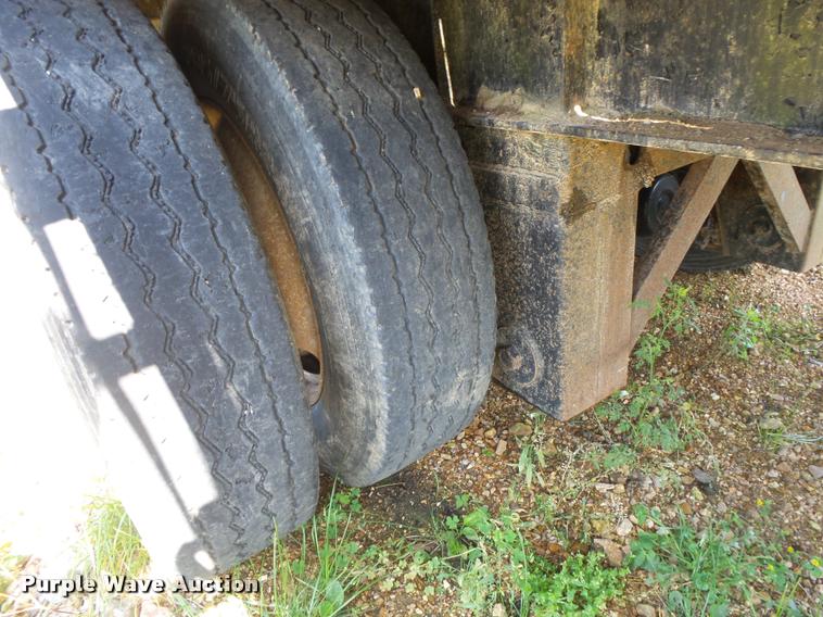 image for item DA2734 1988 Great Dane flatbed trailer