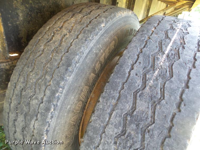 image for item DA2734 1988 Great Dane flatbed trailer