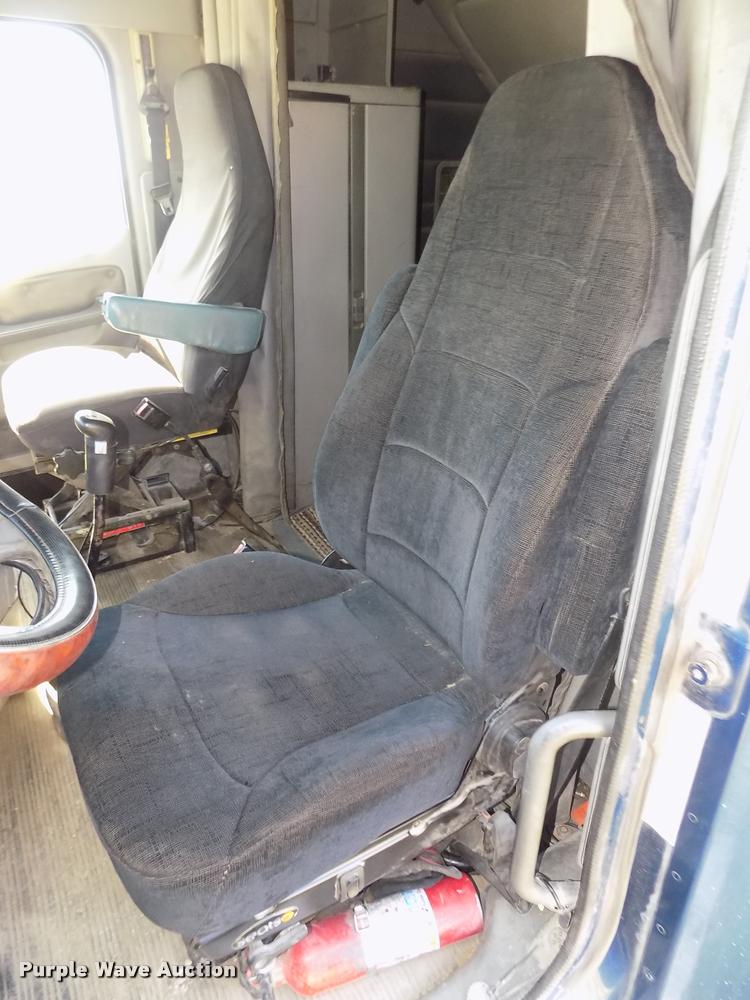 image for item DA3020 1998 Freightliner Century Class semi truck