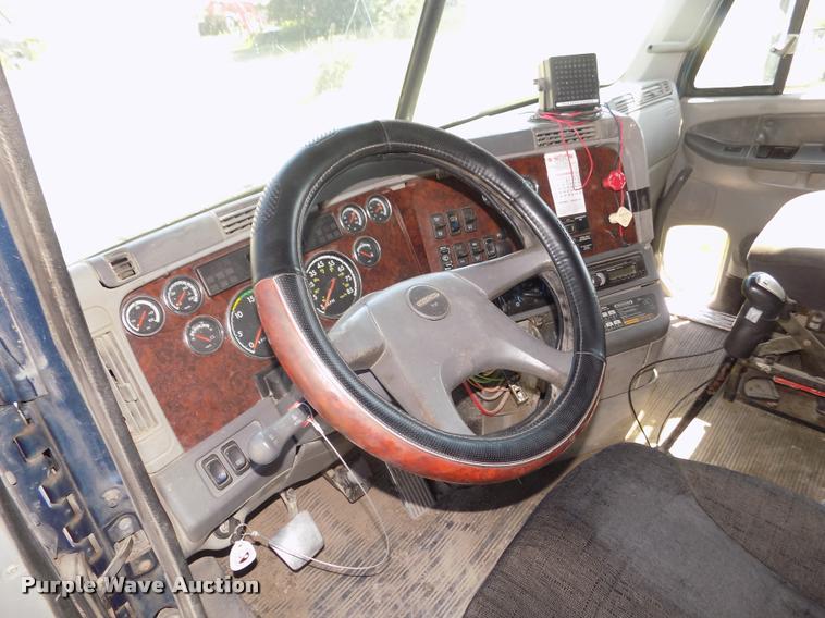 image for item DA3020 1998 Freightliner Century Class semi truck