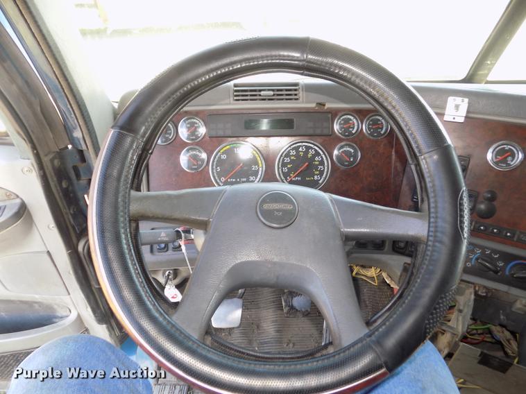 image for item DA3020 1998 Freightliner Century Class semi truck