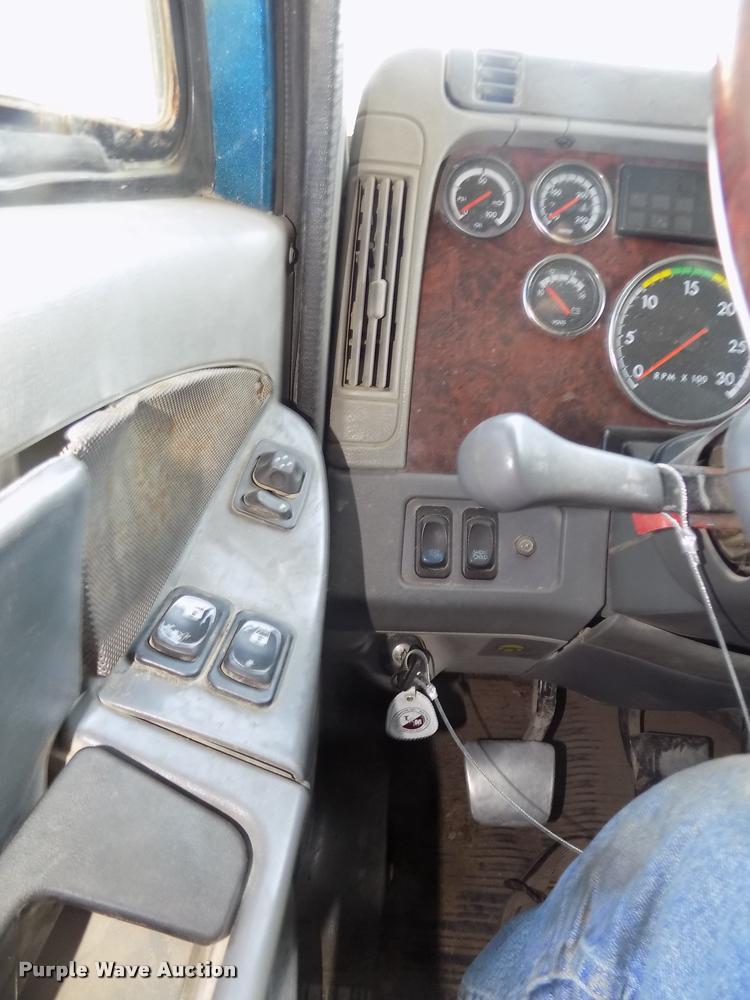 image for item DA3020 1998 Freightliner Century Class semi truck