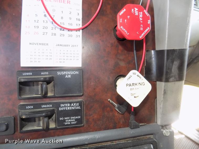 image for item DA3020 1998 Freightliner Century Class semi truck