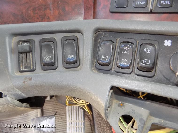 image for item DA3020 1998 Freightliner Century Class semi truck