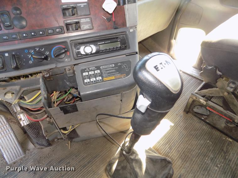 image for item DA3020 1998 Freightliner Century Class semi truck