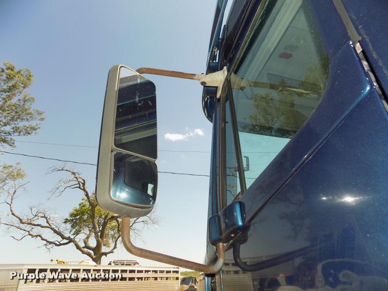 image for item DA3020 1998 Freightliner Century Class semi truck