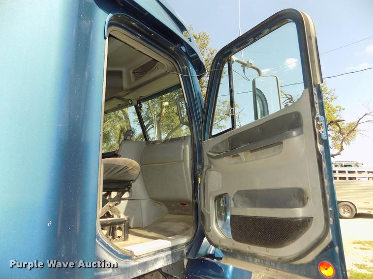 image for item DA3020 1998 Freightliner Century Class semi truck