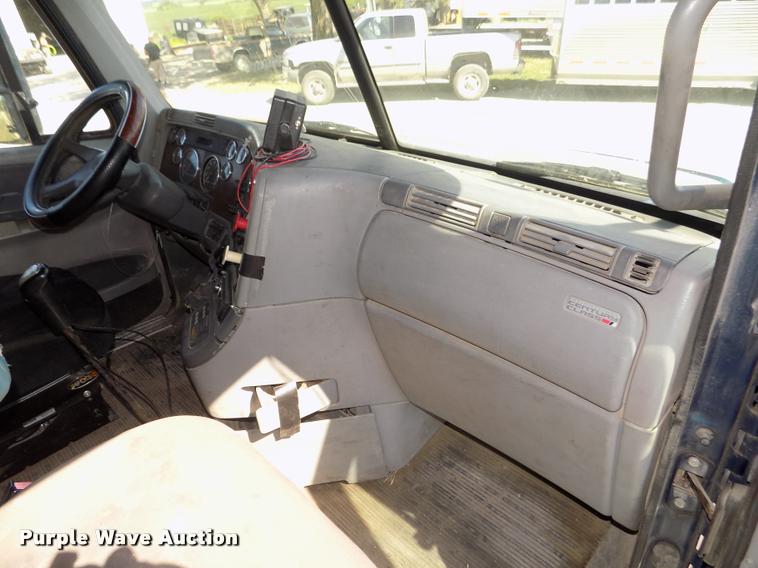 image for item DA3020 1998 Freightliner Century Class semi truck