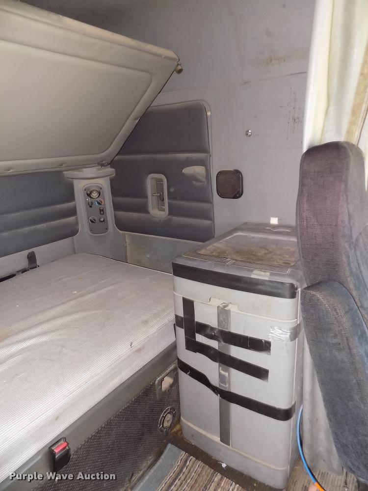 image for item DA3020 1998 Freightliner Century Class semi truck