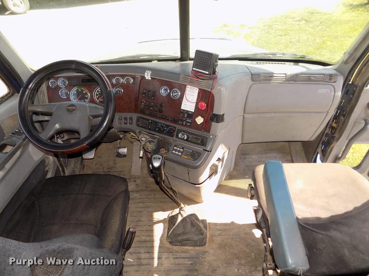 image for item DA3020 1998 Freightliner Century Class semi truck