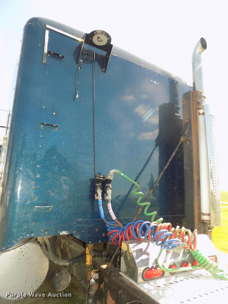 image for item DA3020 1998 Freightliner Century Class semi truck