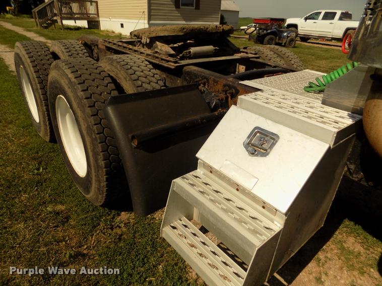 image for item DA3020 1998 Freightliner Century Class semi truck