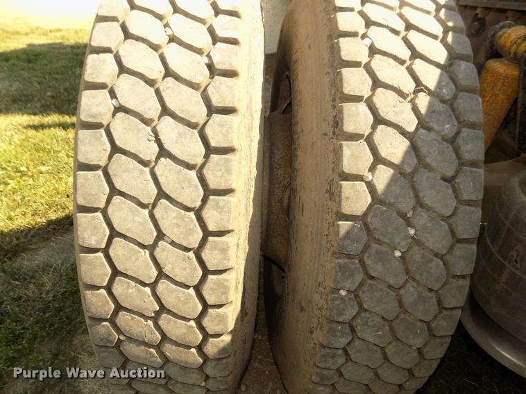 image for item DA3020 1998 Freightliner Century Class semi truck