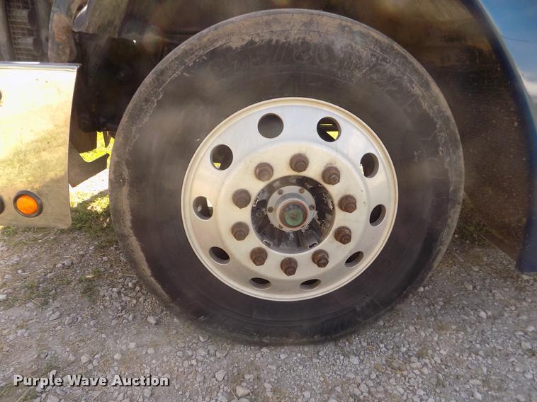 image for item DA3020 1998 Freightliner Century Class semi truck