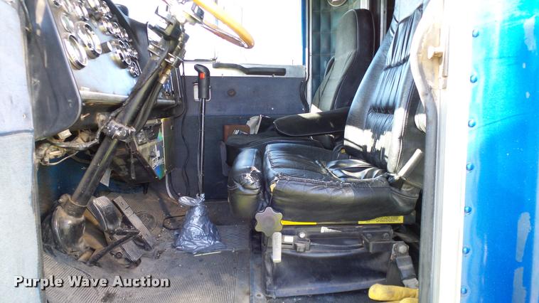 image for item DA6182 1984 Peterbilt 359 semi truck