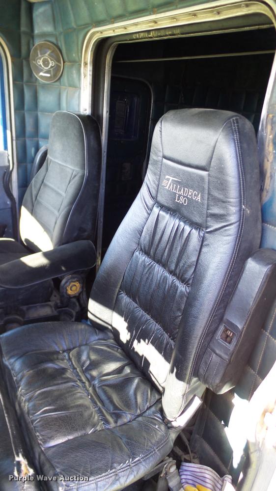 image for item DA6182 1984 Peterbilt 359 semi truck