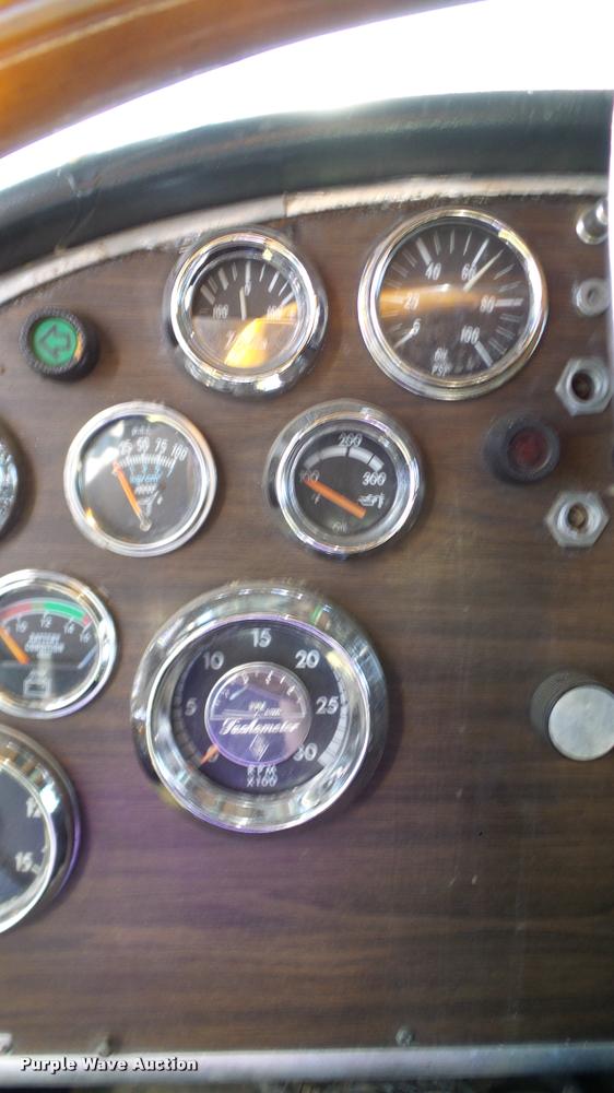 image for item DA6182 1984 Peterbilt 359 semi truck