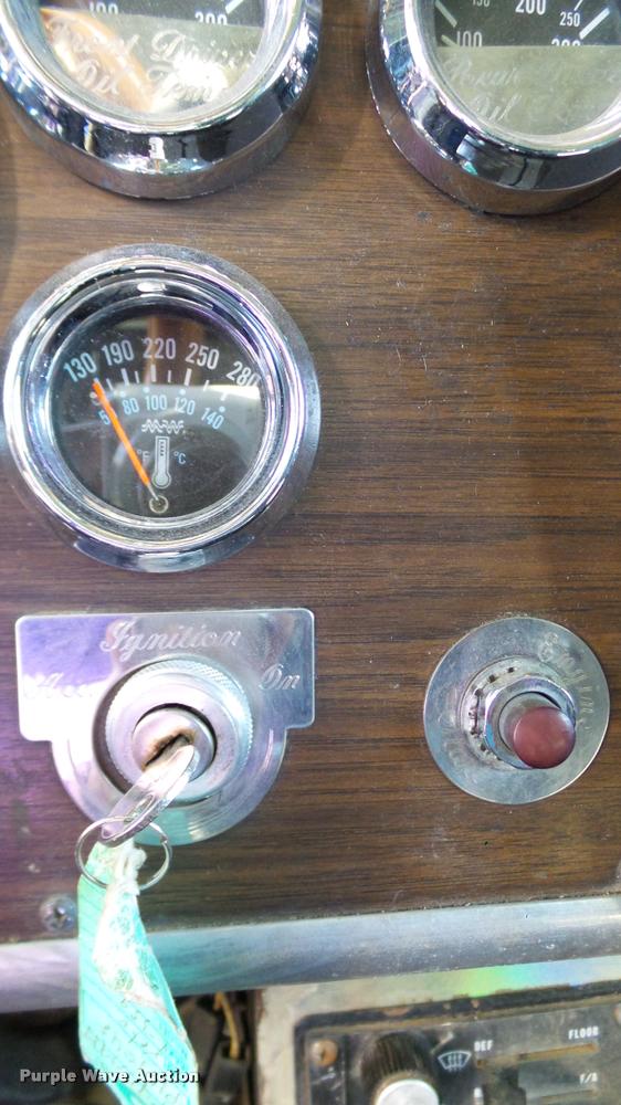 image for item DA6182 1984 Peterbilt 359 semi truck