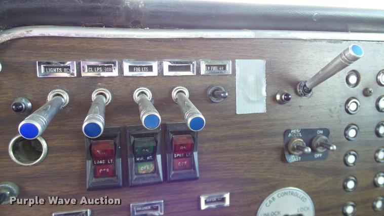 image for item DA6182 1984 Peterbilt 359 semi truck