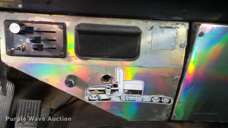 image for item DA6182 1984 Peterbilt 359 semi truck