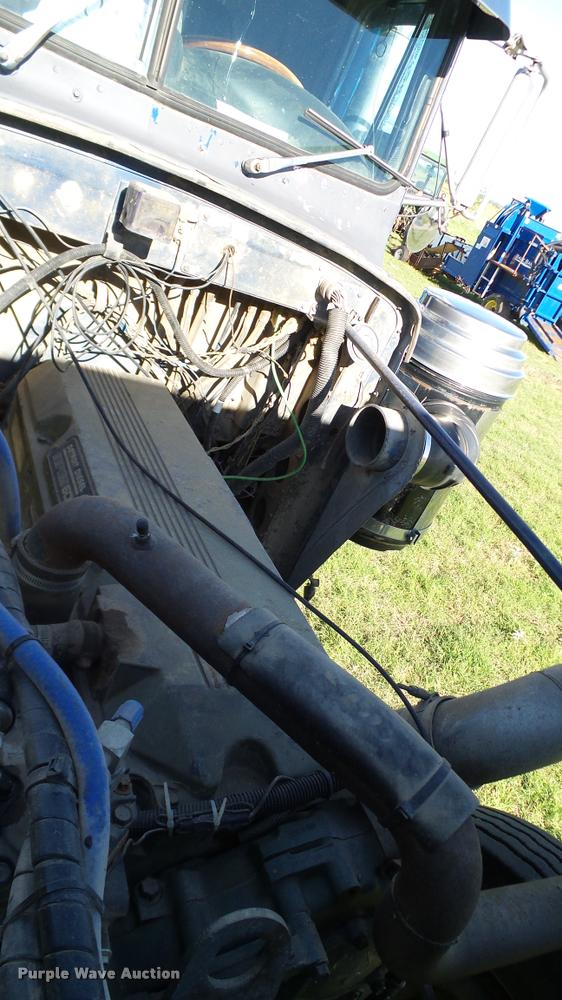 image for item DA6182 1984 Peterbilt 359 semi truck