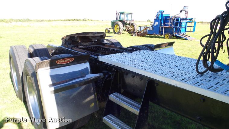 image for item DA6182 1984 Peterbilt 359 semi truck