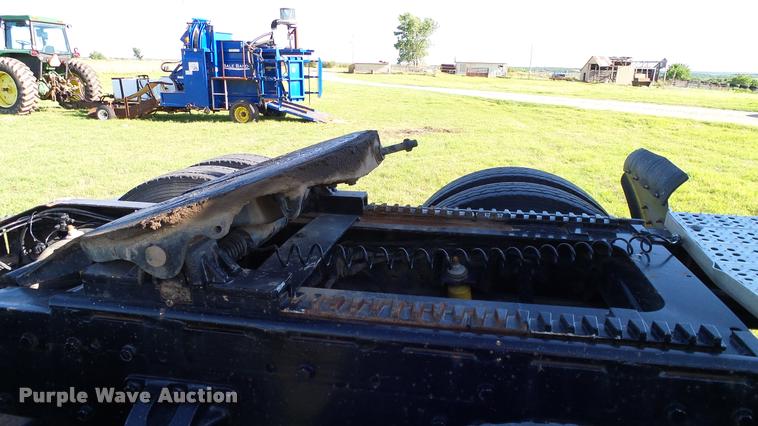 image for item DA6182 1984 Peterbilt 359 semi truck